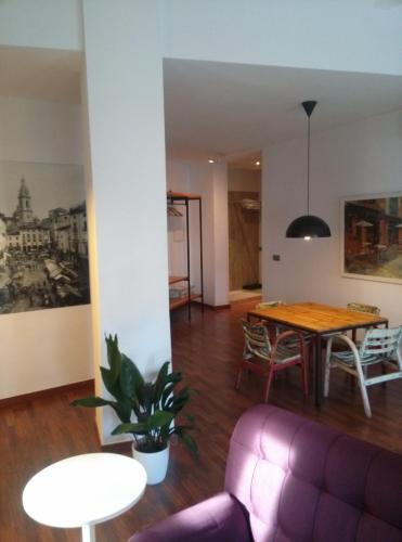 a living room with a couch and a table at Las Coles Apartasuites in Xàtiva