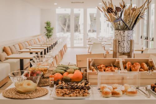 a table topped with boxes of different types of food at Hotel Neptuno in Peniche
