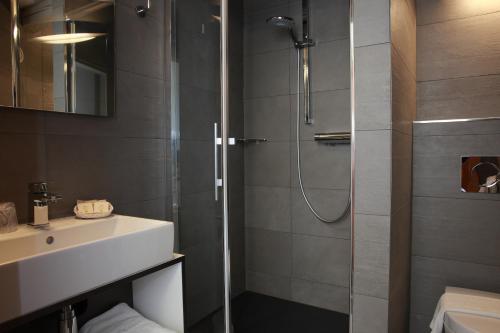 Ванная комната в Hotel Restaurant Père Benoît