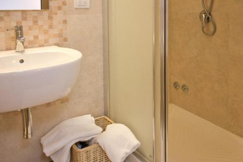 Ένα μπάνιο στο Grotta Cilicia B&B