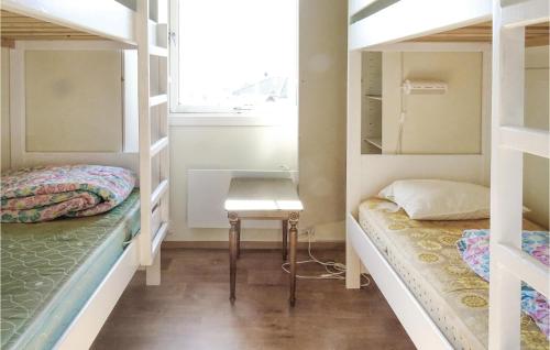Postel nebo postele na pokoji v ubytování Beautiful Home In Hovsherad With Kitchen