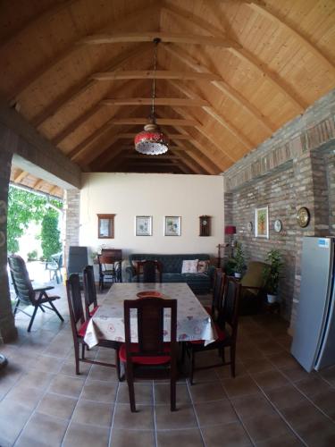 a living room with a table and a couch at Apartman Vila Milica in Kikinda