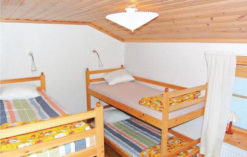 a bedroom with two bunk beds in a house at Nice Home In lvdalen With Wifi in Blyberg