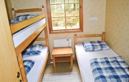 two bunk beds in a small room with a window at Cozy Home In Gislaved With Lake View in Våthult