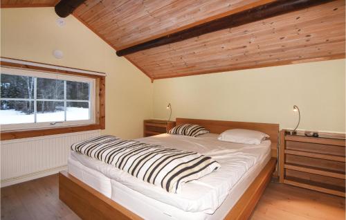 Postel nebo postele na pokoji v ubytování 1 Bedroom Gorgeous Home In Ambjrby