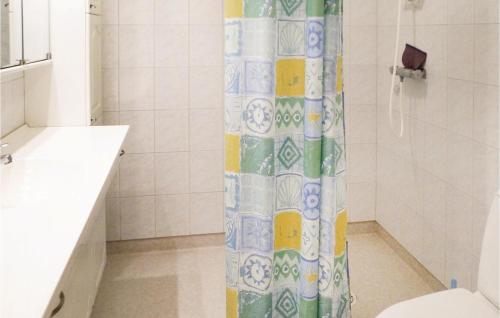 a bathroom with a shower curtain and a sink at 1 Bedroom Amazing Home In Yngsj in Yngsjö