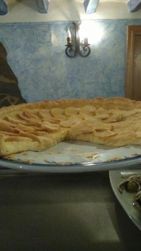 a pie sitting on a plate on a table at Hostal El Bodegon in Ateca