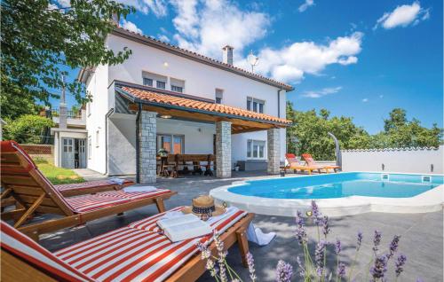 Four-Bedroom Holiday Home In Manjadvorci