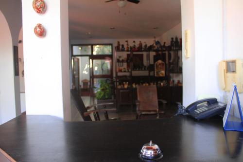 a living room with a table and a dining room with a room at Posada Cumpanama in Yurimaguas