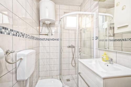Koupelna v ubytování Apartments Marko