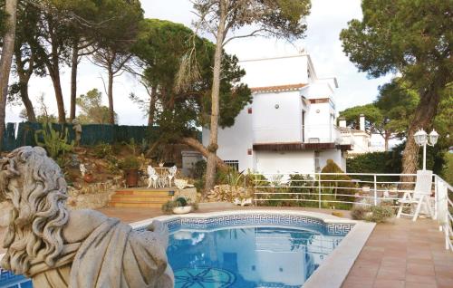 Bazén v ubytování Cozy Home In Blanes With House Sea View nebo v jeho okolí