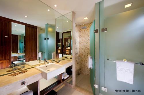 Salle de bains dans l'établissement Novotel Bali Benoa