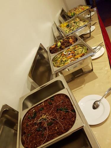 ホテルの敷地内または近くでの食事または食べ物