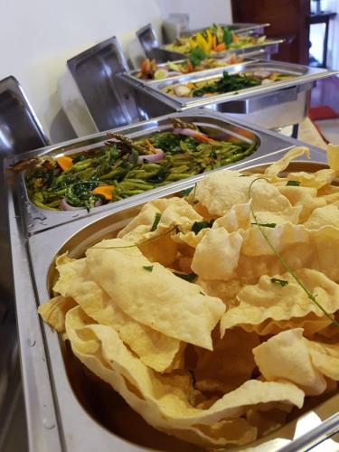 ホテルの敷地内または近くでの食事または食べ物