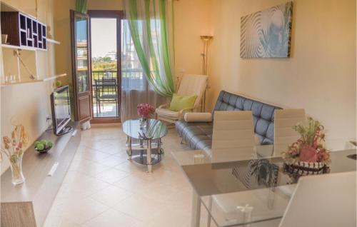 Posezení v ubytování 2 Bedroom Lovely Apartment In Ayamonte