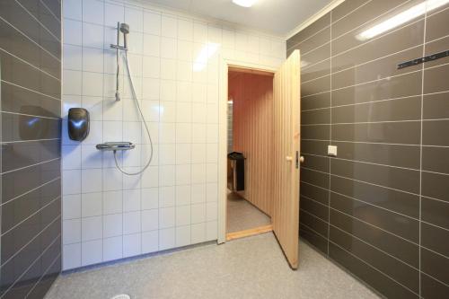 Ein Badezimmer in der Unterkunft Vålkojan Naturby - Timber cottages