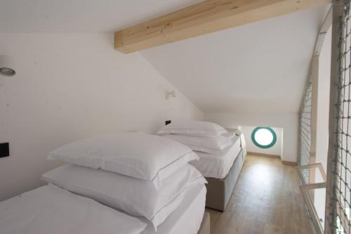 Postel nebo postele na pokoji v ubytování Lagom Home Vipavski Križ