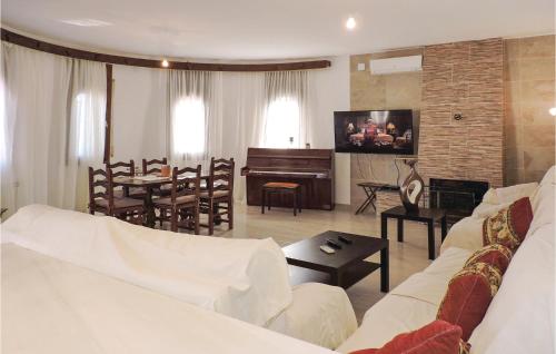 A television and/or entertainment centre at Stunning Home In Miami-Platja With Wifi