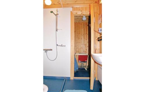 Ett badrum på Nice home in Trnaby with 3 Bedrooms and Sauna
