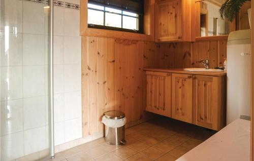 a bathroom with a shower and a trash can at Tallsen Dagalifjell in Dagali