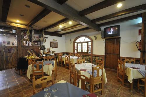 A restaurant or other place to eat at Hospedaje Rural Casa Parri