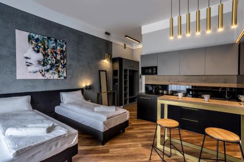 Posteľ alebo postele v izbe v ubytovaní Apartamenty Nowa Kamienica Częstochowa Centrum Szymanowskiego 22A