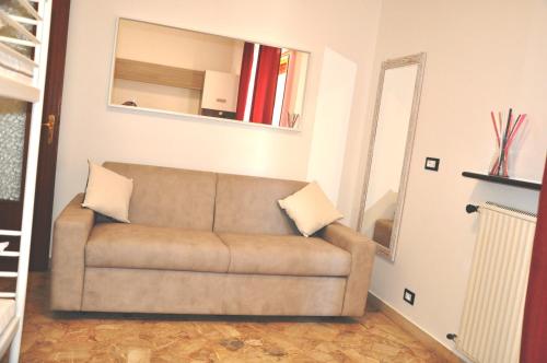 A seating area at VIALE REPUBBLICA 307 2