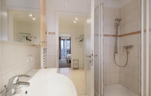 Koupelna v ubytování 1 Bedroom Beautiful Apartment In Rechlin
