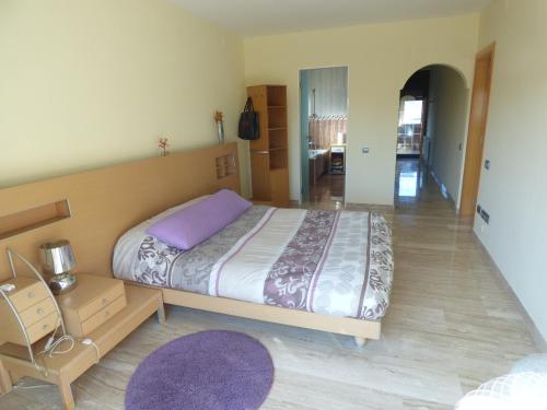 Postel nebo postele na pokoji v ubytování Chalet moderno con PISCINA en Calafell