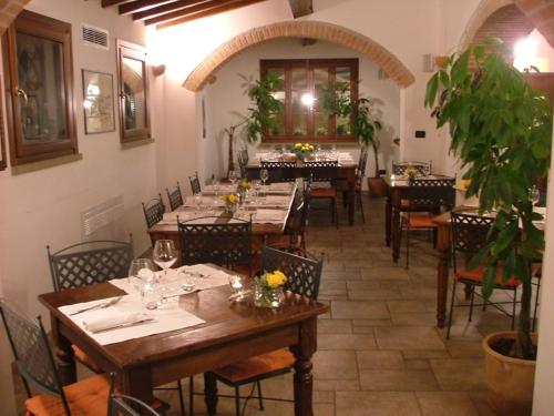 Restoran või mõni muu söögikoht majutusasutuses Fattoria La Steccaia