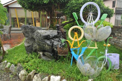 a group of bikes parked next to a rock at Lotus Hostel Beicheng Zhuang in Luodong