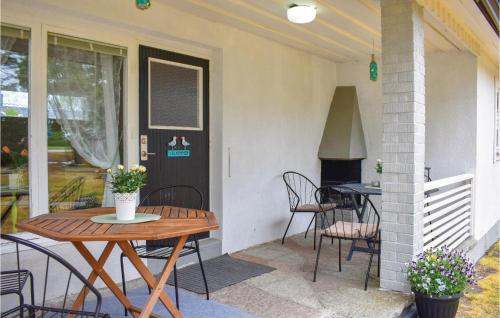 Sân trong/khu vực ngoài trời tại Three-Bedroom Holiday Home In Lottorp