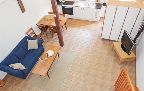 Kuchyň nebo kuchyňský kout v ubytování Awesome Apartment In Ystad With Wifi
