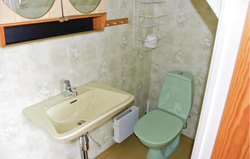 Koupelna v ubytování Stunning Home In Vetlanda With Kitchenette