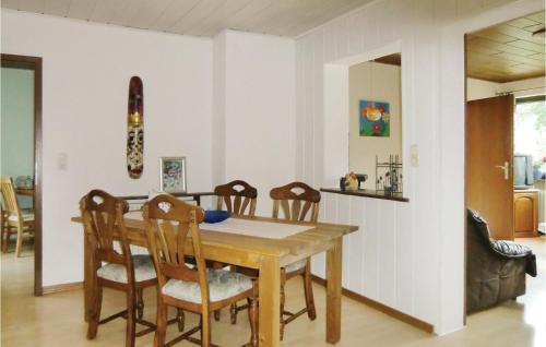 Posezení v ubytování 2 Bedroom Cozy Apartment In Duppach