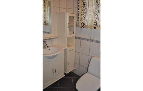 a bathroom with a sink and a toilet at 3 Bedroom Lovely Home In Bstad in Unnstad