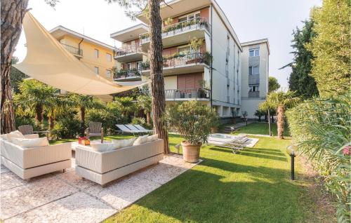 Two-Bedroom Apartment Desenzano del Garda BS with a Fireplace 04