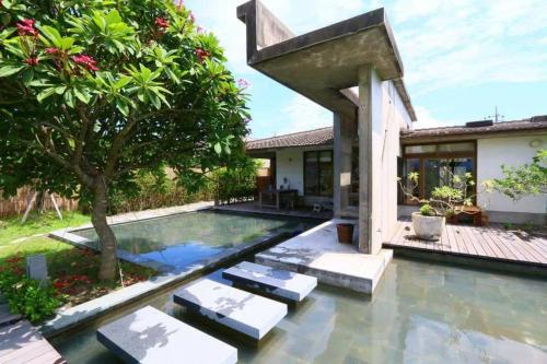 a swimming pool in the backyard of a villa at Chang House in Zhuangwei