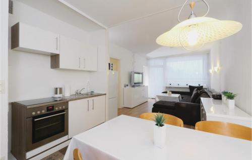 Køkken eller tekøkken på 2 Bedroom Cozy Apartment In Goslar