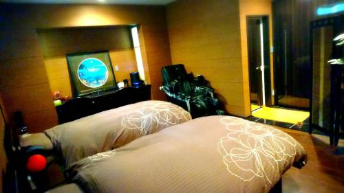 a bedroom with a bed and a tv in it at Kakureyado Fujikawaguchiko in Fujikawaguchiko