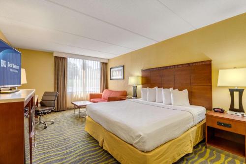 Ein Bett oder Betten in einem Zimmer der Unterkunft Best Western Plus Charlotte Matthews Hotel