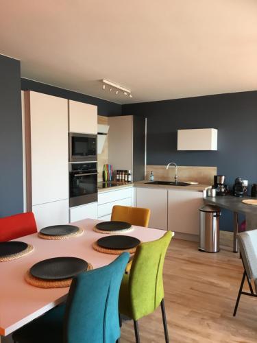 
Cuisine ou kitchenette dans l'établissement OZIN 2 : Les Terrasses De La Falaise Boulonnaise pour 6 personnes
