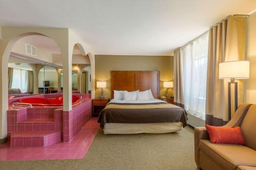 Ένα ή περισσότερα κρεβάτια σε δωμάτιο στο Comfort Inn Red Horse Frederick