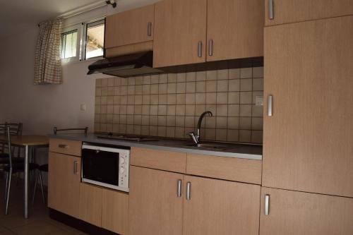 Gallery image of Alexandros Apartments , Beachfront Retreat near Petalidi with Private Sunbeds & Sea View in Kalamaki Messinia