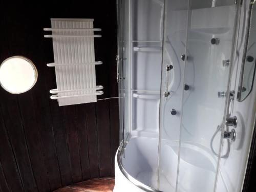 Kúpeľňa v ubytovaní 200 éves vendégház