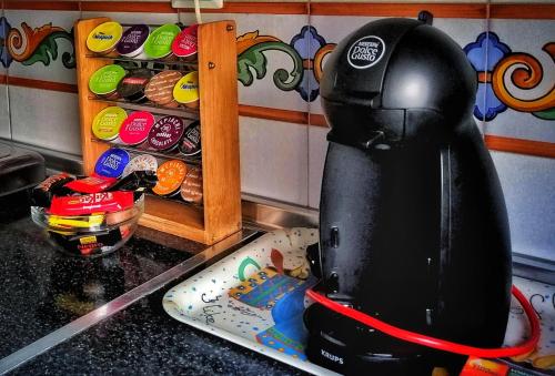 a black appliance sitting on a counter in a kitchen at Apartamento y Parking en pleno CENTRO, DAMAS in Huelva