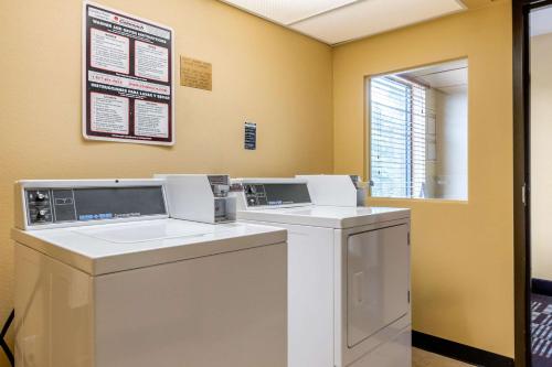 A bathroom at Quality Inn & Suites Lenexa Kansas City