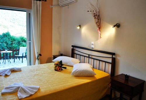 a bedroom with a bed with flowers on it at Captain's House in Sivota