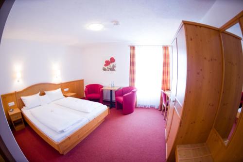 מיטה או מיטות בחדר ב-Landhotel Aschenbrenner