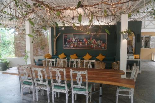 Restoran atau tempat lain untuk makan di FIVE